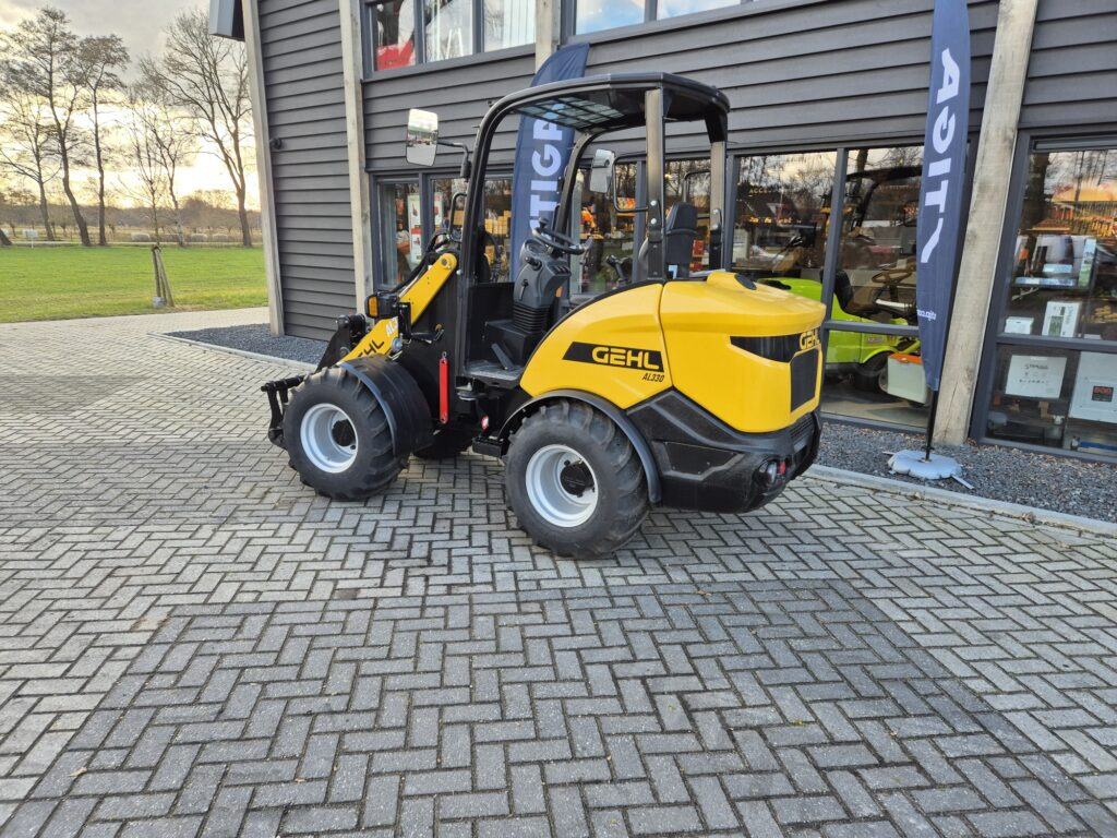 GEHL AL 330 miniloader - Valet de ferme: photos 3 GEHL AL 330 miniloader - Valet de ferme: photos 3