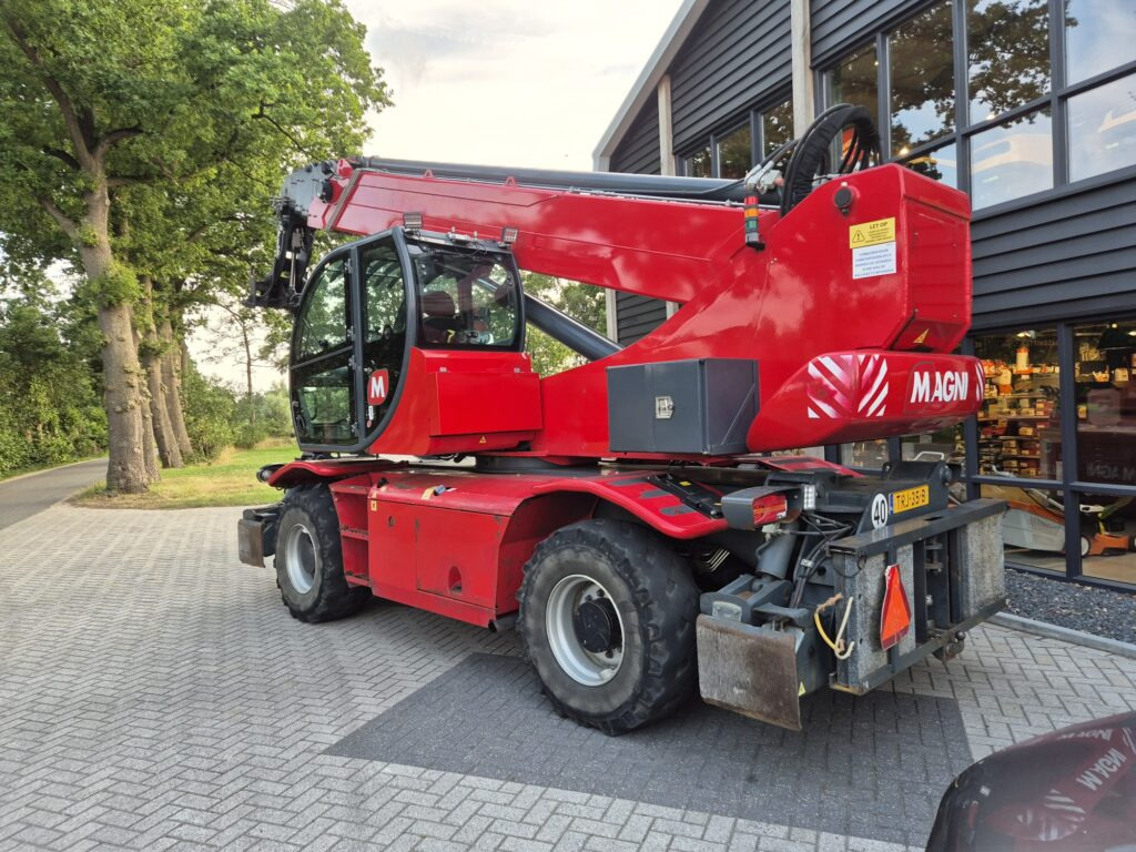 MAGNI RTH 6.30 SH roto telescopic handler - Chariot télescopique: photos 3 MAGNI RTH 6.30 SH roto telescopic handler - Chariot télescopique: photos 3