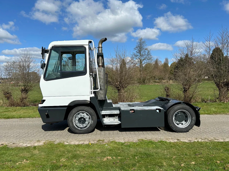 Terberg YT 182 TERBERG | MEGA | CLIMA | LOW HOURS | NEW ENGINE - Tracteur portuaire: photos 2 Terberg YT 182 TERBERG | MEGA | CLIMA | LOW HOURS | NEW ENGINE - Tracteur portuaire: photos 2