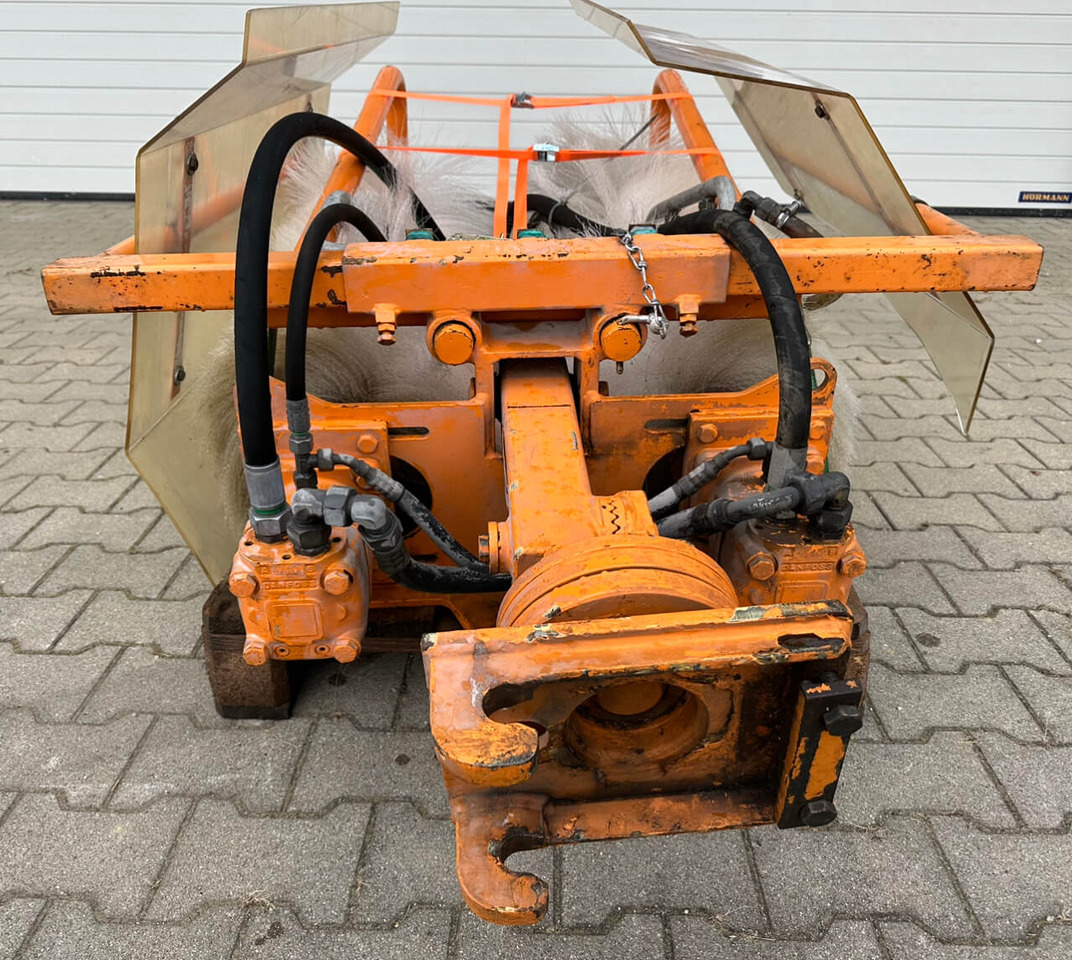 Unimog Doppelwaschbürste Mulag DWB - Brosse: photos 2 Unimog Doppelwaschbürste Mulag DWB - Brosse: photos 2