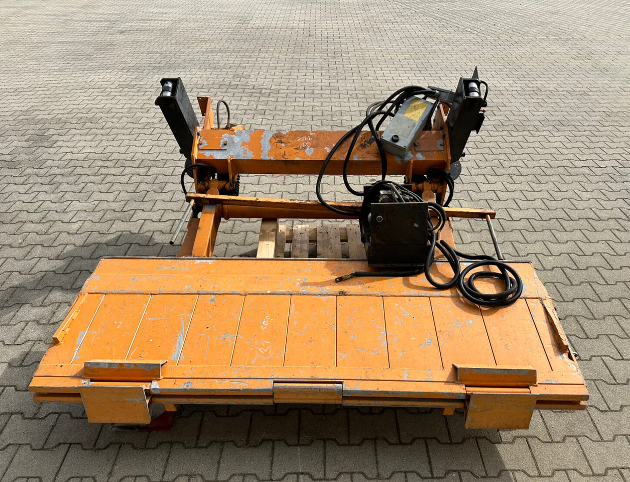 Unimog Heckladebordwand Unbekannt 427 - Hayon élévateur: photos 2 Unimog Heckladebordwand Unbekannt 427 - Hayon élévateur: photos 2