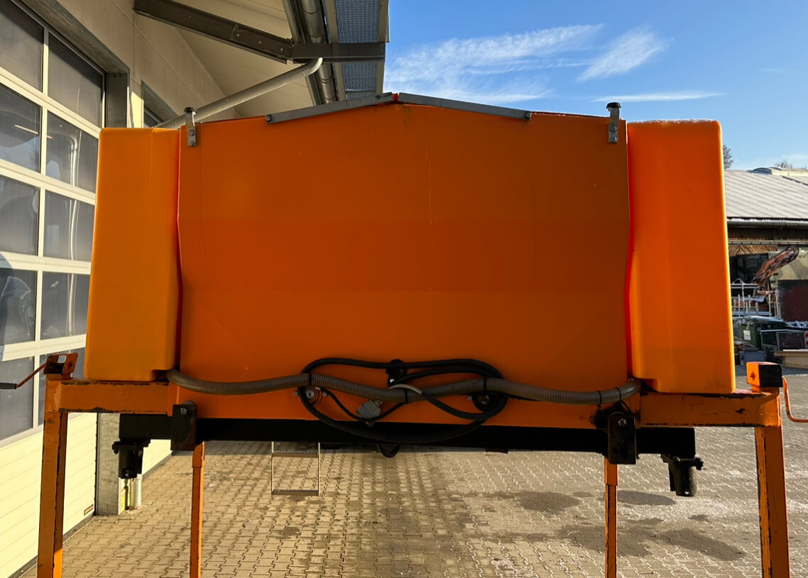 Unimog Salzstreuer Gmeiner 4000TCFS - Epandeur de sable: photos 5 Unimog Salzstreuer Gmeiner 4000TCFS - Epandeur de sable: photos 5
