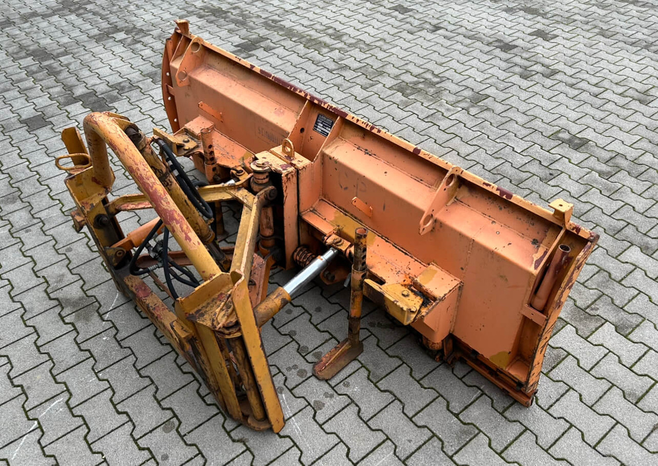 Unimog Schneepflug - Schneeschild Schmidt CP1 - Lame à neige: photos 4 Unimog Schneepflug - Schneeschild Schmidt CP1 - Lame à neige: photos 4