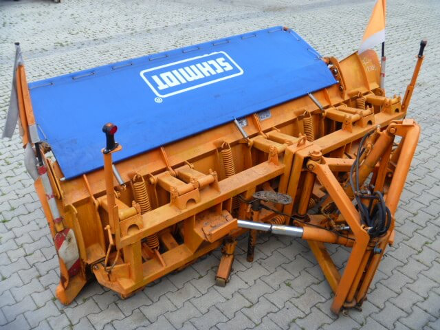 Unimog Schneepflug - Schneeschild Schmidt MF 3.3 - Lame à neige: photos 3 Unimog Schneepflug - Schneeschild Schmidt MF 3.3 - Lame à neige: photos 3
