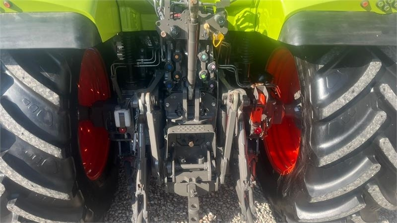 Claas ARION 550 CEBIS Med frontlæsser og frontlift - Tracteur agricole: photos 5 Claas ARION 550 CEBIS Med frontlæsser og frontlift - Tracteur agricole: photos 5