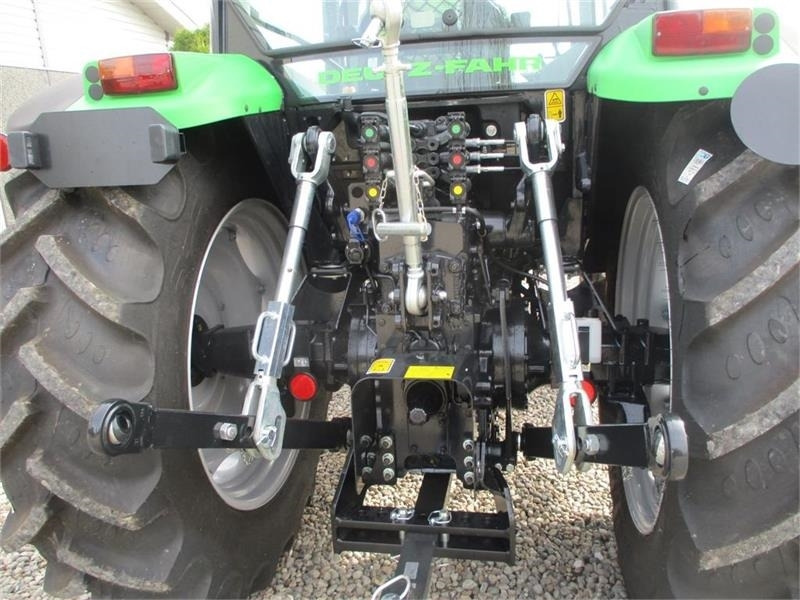 Deutz-fahr Agrofarm 115G with 30F+30R Hi-Lo and CreepGear - Tracteur agricole: photos 3 Deutz-fahr Agrofarm 115G with 30F+30R Hi-Lo and CreepGear - Tracteur agricole: photos 3