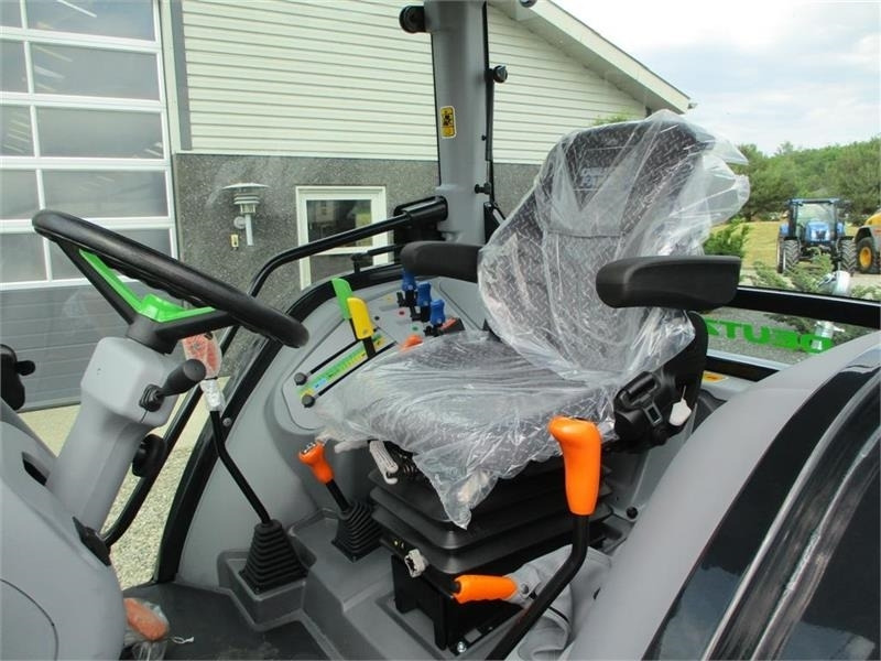 Deutz-fahr Agrofarm 115G with 30F+30R Hi-Lo and CreepGear - Tracteur agricole: photos 4 Deutz-fahr Agrofarm 115G with 30F+30R Hi-Lo and CreepGear - Tracteur agricole: photos 4