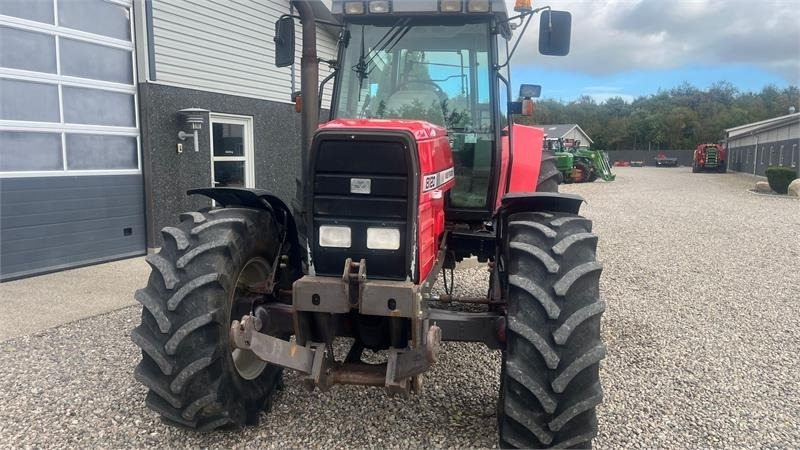 Tracteur agricole Massey Ferguson 8120 DYNA 4 Med frontlift: photos 10 Tracteur agricole Massey Ferguson 8120 DYNA 4 Med frontlift: photos 10