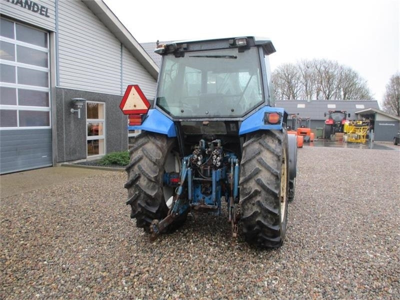 Tracteur agricole New Holland 8240 SLE Med frontlift og frontPTO: photos 14