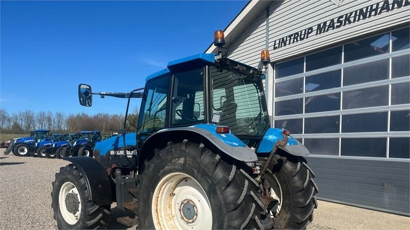 New Holland 8360 Rangecommand - Tracteur agricole: photos 3 New Holland 8360 Rangecommand - Tracteur agricole: photos 3