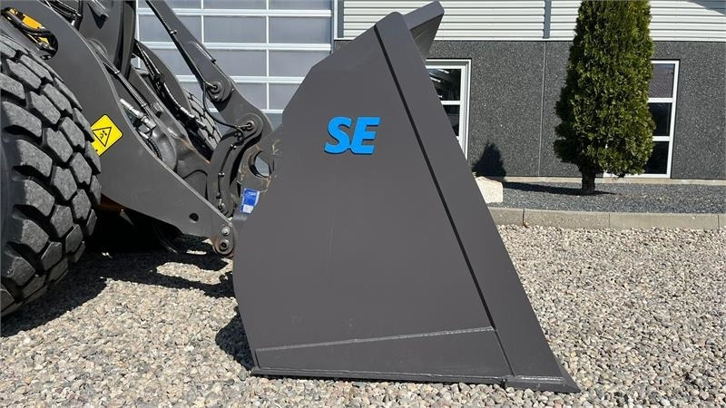 SE AB 2,9m3 skovl med Volvo beslag på. Den er 2. - Godet pour Engins de chantier: photos 2 SE AB 2,9m3 skovl med Volvo beslag på. Den er 2. - Godet pour Engins de chantier: photos 2