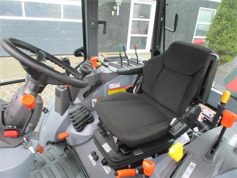 Solis 60 Med frontlift og frontPTO - Tracteur agricole: photos 5 Solis 60 Med frontlift og frontPTO - Tracteur agricole: photos 5