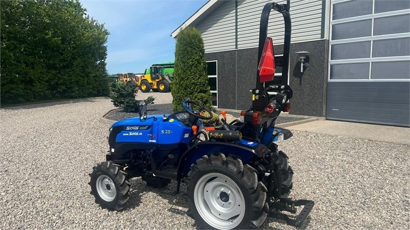 Solis S26 6+2 gearmaskine med servostyring  - Tracteur agricole: photos 3 Solis S26 6+2 gearmaskine med servostyring  - Tracteur agricole: photos 3