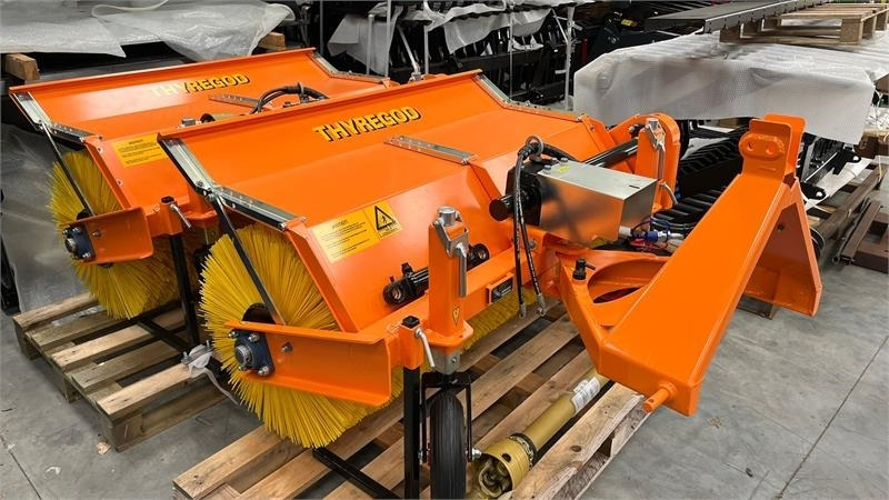Thyregod TK 1600 PTO, med hydraulisk sving. - Brosse: photos 2 Thyregod TK 1600 PTO, med hydraulisk sving. - Brosse: photos 2