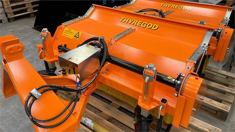 Thyregod TK 1600 PTO, med hydraulisk sving. - Brosse: photos 2 Thyregod TK 1600 PTO, med hydraulisk sving. - Brosse: photos 2