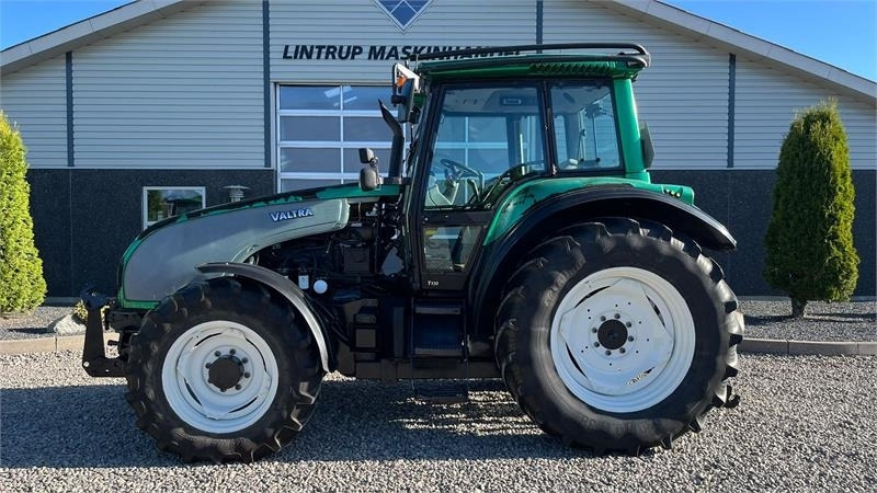 Valtra T130 med 3.5ton frontlift - Tracteur agricole: photos 1 Valtra T130 med 3.5ton frontlift - Tracteur agricole: photos 1