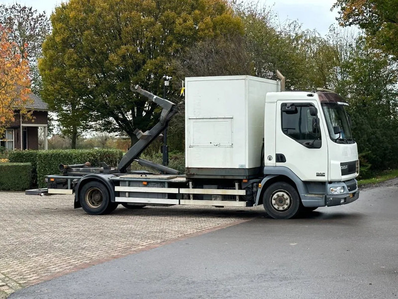 DAF LF 45 180!! HAAKARM/CONTAINER!!MOBILE WORKSHOP!! - Camion ampliroll: photos 2 DAF LF 45 180!! HAAKARM/CONTAINER!!MOBILE WORKSHOP!! - Camion ampliroll: photos 2