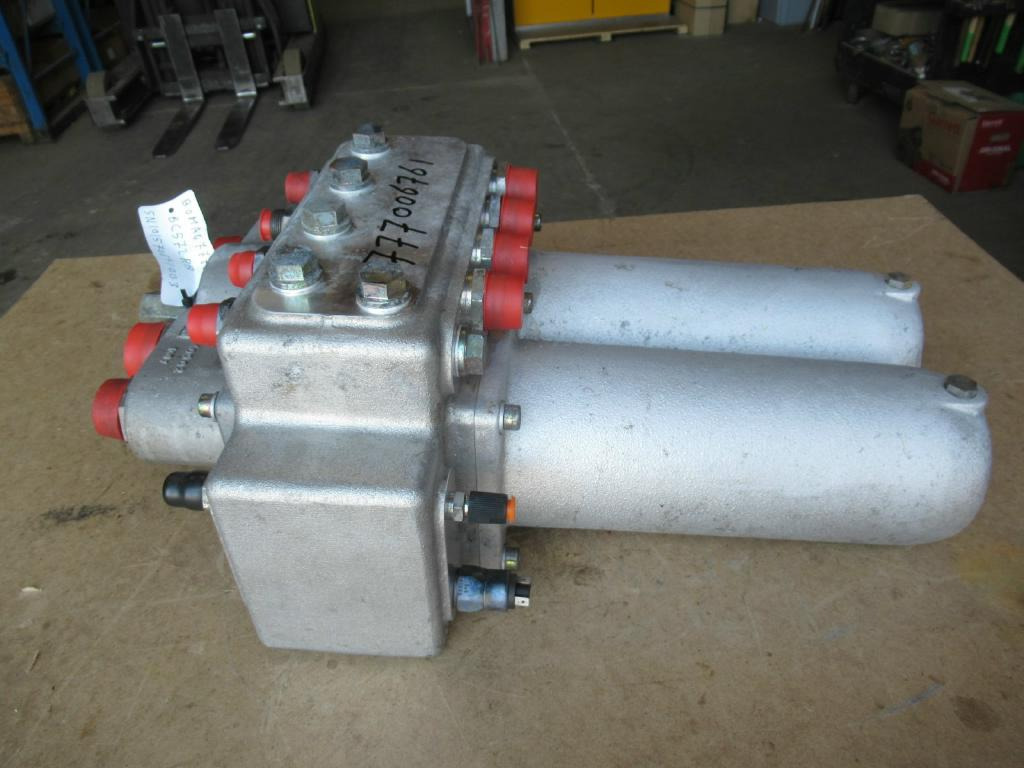 Bomag BC572RB - - Filtre à huile pour Engins de chantier: photos 1 Bomag BC572RB - - Filtre à huile pour Engins de chantier: photos 1