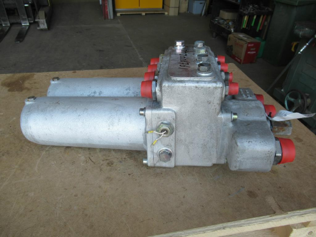 Bomag BC572RB - - Filtre à huile pour Engins de chantier: photos 3 Bomag BC572RB - - Filtre à huile pour Engins de chantier: photos 3