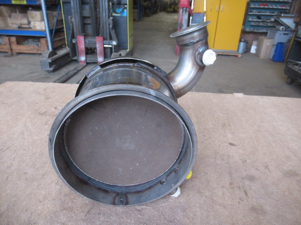 Case 47621551 - - Catalyseur pour Engins de chantier: photos 3 Case 47621551 - - Catalyseur pour Engins de chantier: photos 3