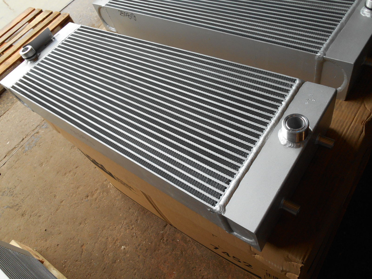 Case 84588262 - Radiateur d'huile pour Engins de chantier: photos 1 Case 84588262 - Radiateur d'huile pour Engins de chantier: photos 1