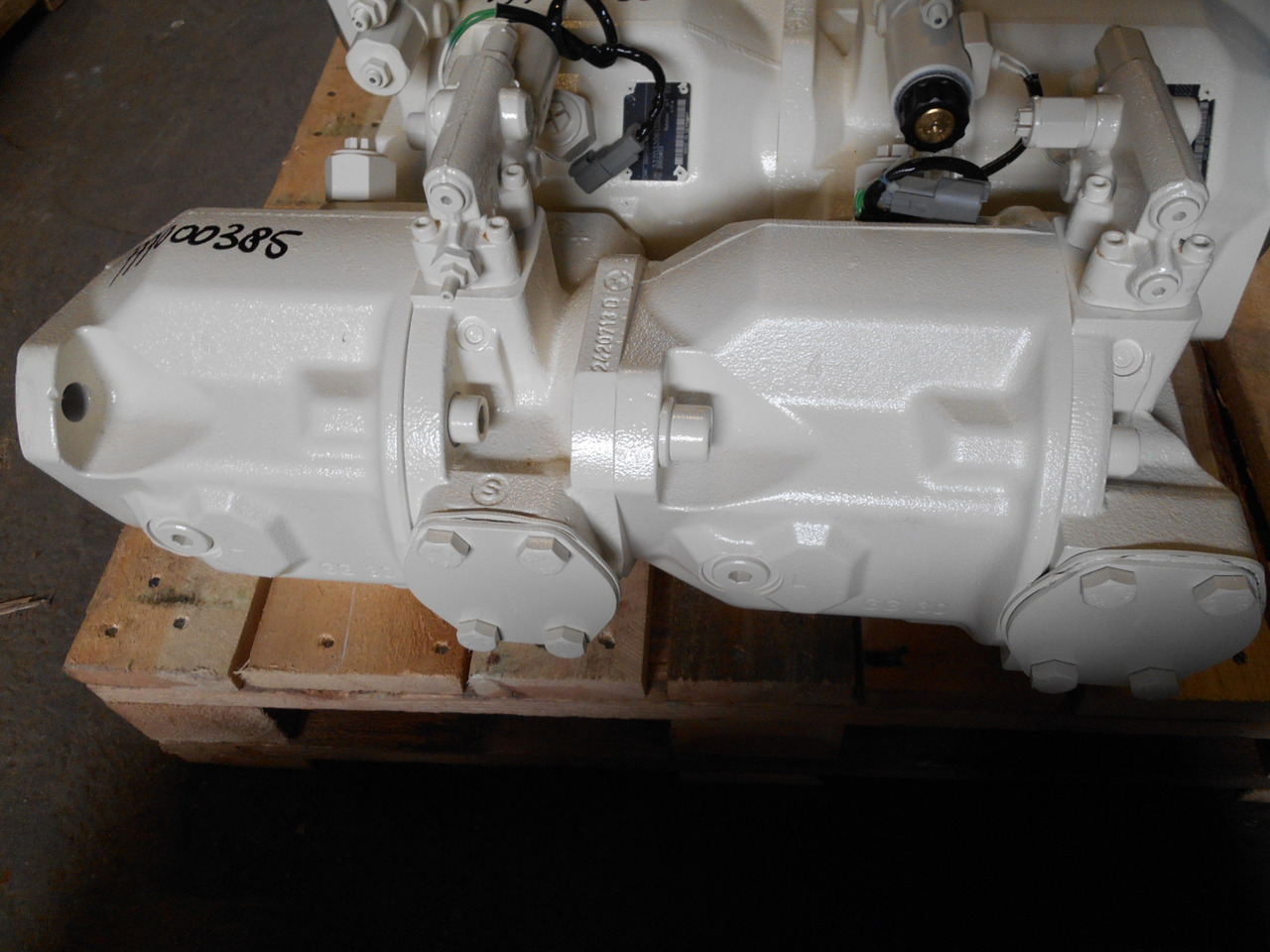 Caterpillar 3686566 - 1459394 - Moteur hydraulique pour Machine agricole: photos 2 Caterpillar 3686566 - 1459394 - Moteur hydraulique pour Machine agricole: photos 2