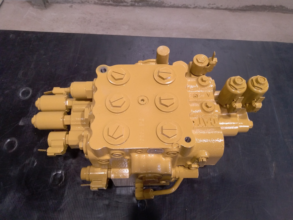 Caterpillar 4448048 - 4515889 - Valve hydraulique pour Engins de chantier: photos 4 Caterpillar 4448048 - 4515889 - Valve hydraulique pour Engins de chantier: photos 4