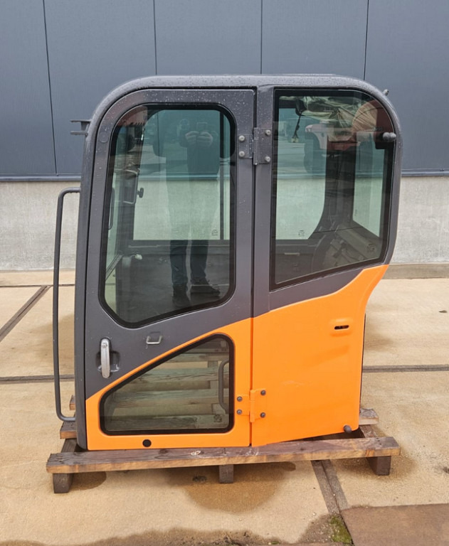 Doosan 220101-00070 - 220101-00074 - Cabine pour Engins de chantier: photos 1 Doosan 220101-00070 - 220101-00074 - Cabine pour Engins de chantier: photos 1