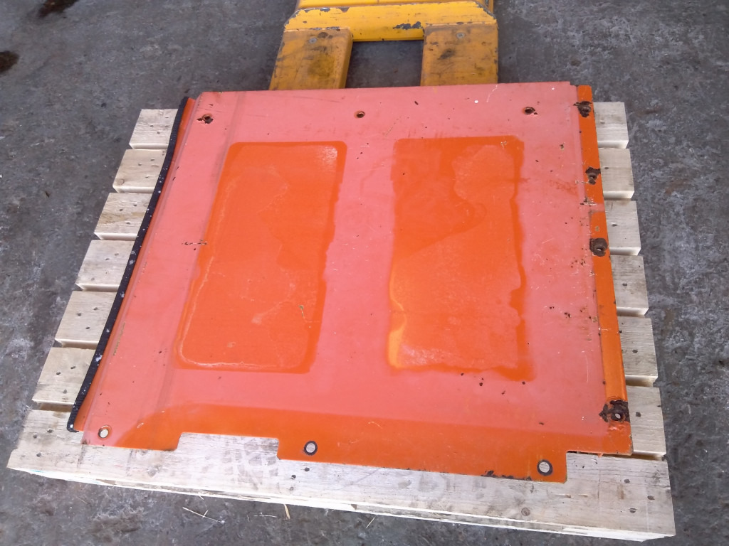 Hitachi EX215 - - Portière et pièces pour Engins de chantier: photos 2 Hitachi EX215 - - Portière et pièces pour Engins de chantier: photos 2