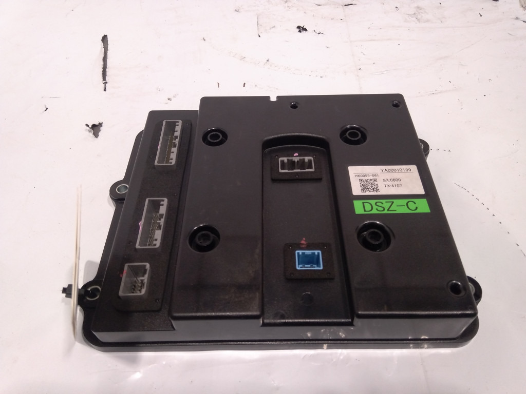 Hitachi YA00010189 - Bloc de gestion pour Engins de chantier: photos 1 Hitachi YA00010189 - Bloc de gestion pour Engins de chantier: photos 1