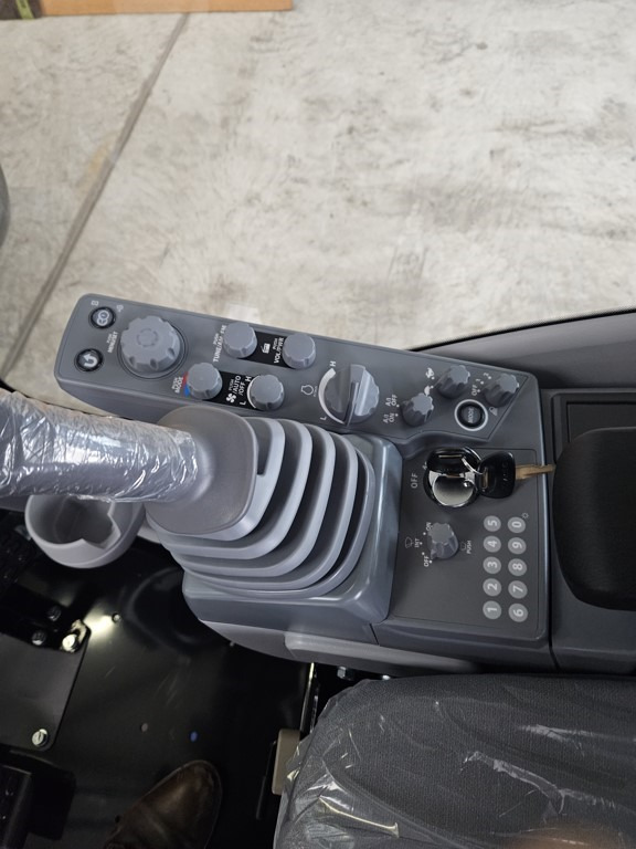 Hitachi ZX-5 ZX-6 - YA60038791 - Cabine pour Engins de chantier: photos 3 Hitachi ZX-5 ZX-6 - YA60038791 - Cabine pour Engins de chantier: photos 3