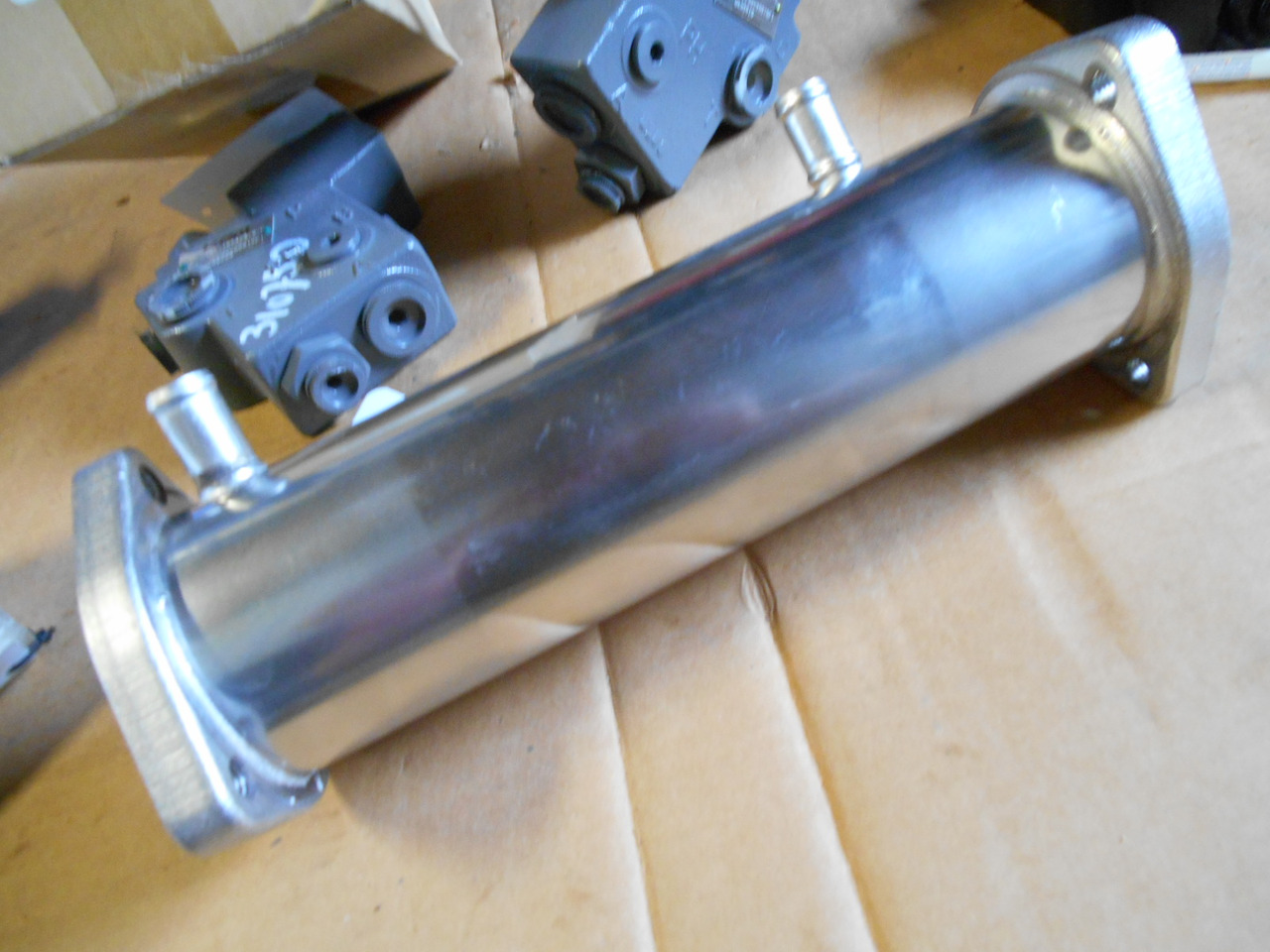 Isuzu 8980281121 - Système de refroidissement pour Engins de chantier: photos 5 Isuzu 8980281121 - Système de refroidissement pour Engins de chantier: photos 5