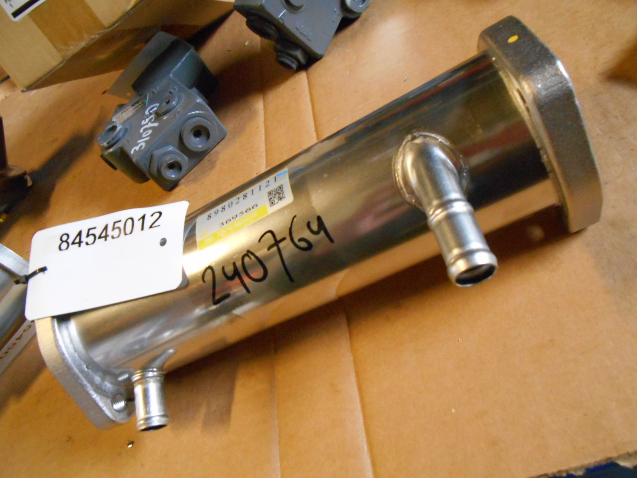 Isuzu 8980281121 - Système de refroidissement pour Engins de chantier: photos 2 Isuzu 8980281121 - Système de refroidissement pour Engins de chantier: photos 2