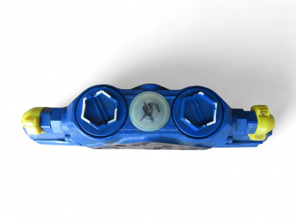 New Holland 72117763 - Valve hydraulique pour Engins de chantier: photos 2 New Holland 72117763 - Valve hydraulique pour Engins de chantier: photos 2