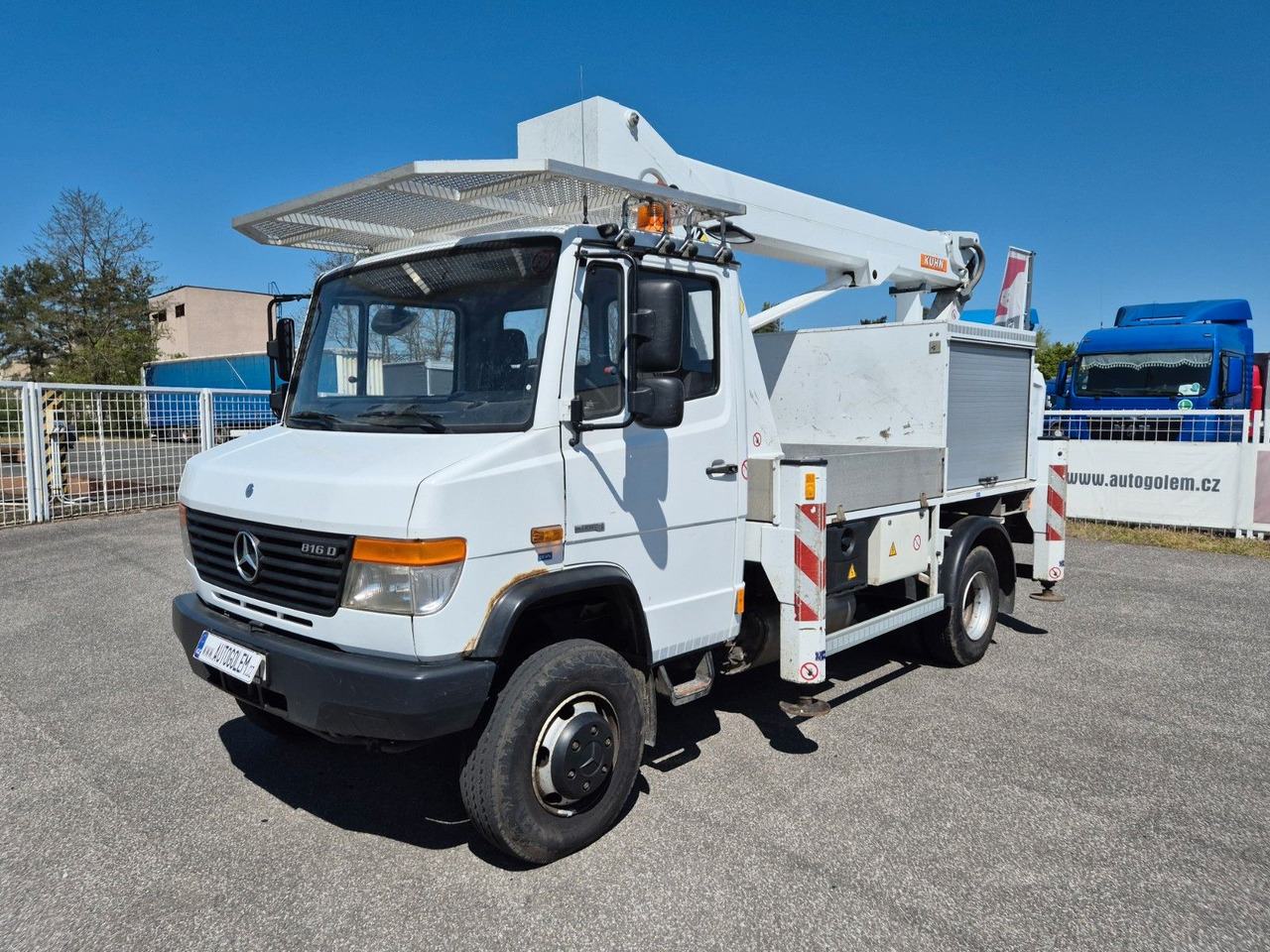 Mercedes-Benz Vario 816 work platform - Camion avec nacelle: photos 1 Mercedes-Benz Vario 816 work platform - Camion avec nacelle: photos 1