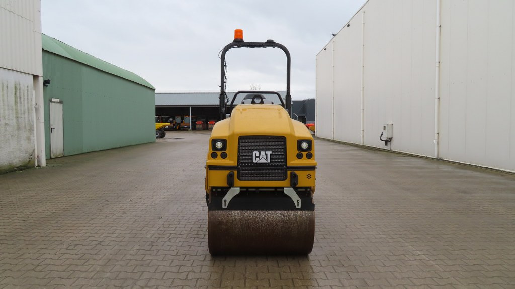 Rouleau compresseur Caterpillar CB 2.5 GC: photos 7