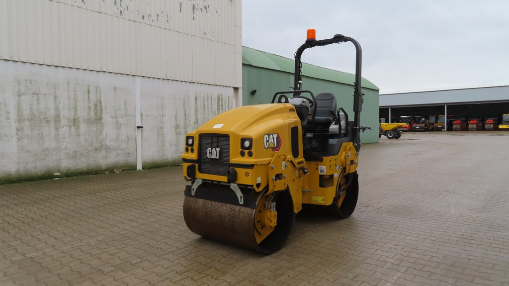 Rouleau compresseur Caterpillar CB 2.5 GC: photos 6