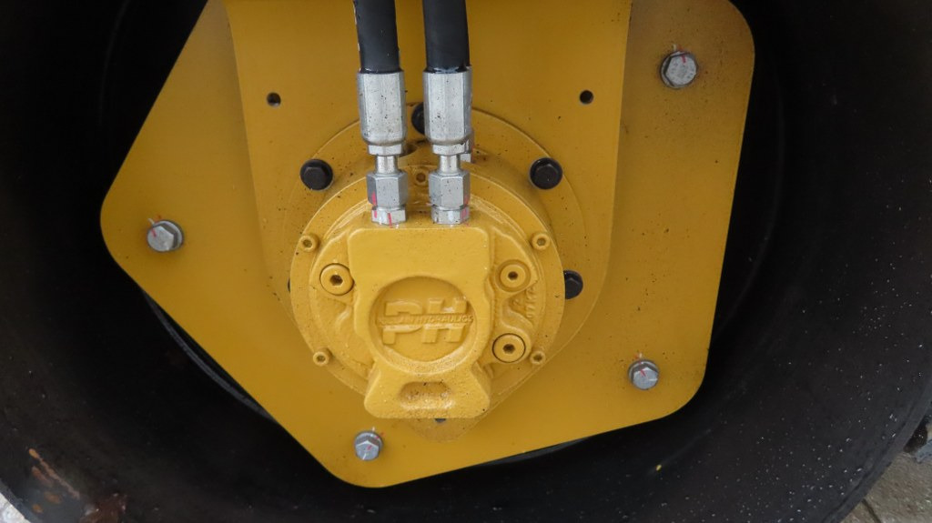 Rouleau compresseur Caterpillar CB 2.5 GC: photos 13