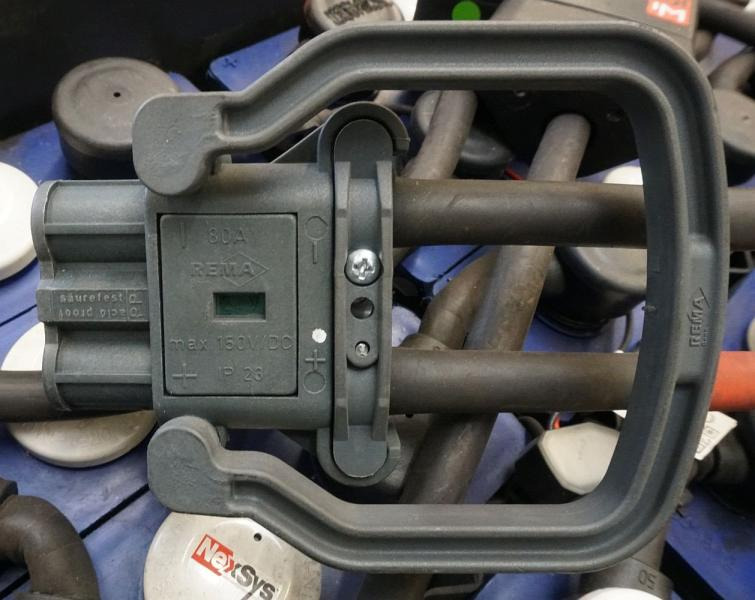 HAWKER 24 Volt 3 NXS 351 Ah - Accumulateur: photos 4 HAWKER 24 Volt 3 NXS 351 Ah - Accumulateur: photos 4