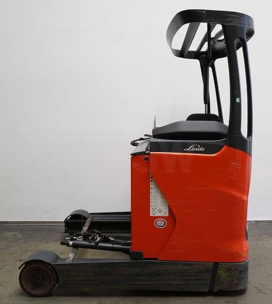 Linde R 16 HD 1120 - Chariot à mât rétractable: photos 4 Linde R 16 HD 1120 - Chariot à mât rétractable: photos 4