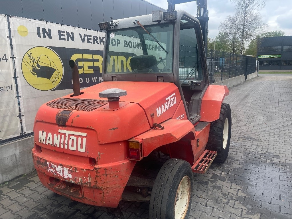 Manitou MC 30 - Chariot tout terrain: photos 2 Manitou MC 30 - Chariot tout terrain: photos 2
