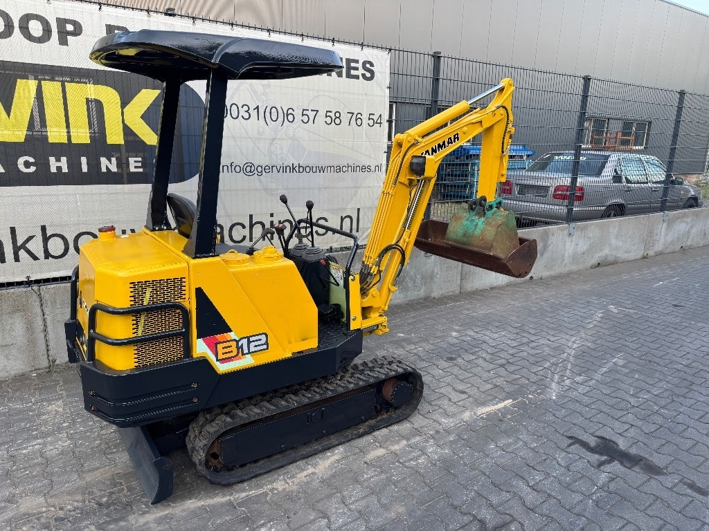 Yanmar B12  - Mini pelle: photos 1 Yanmar B12  - Mini pelle: photos 1