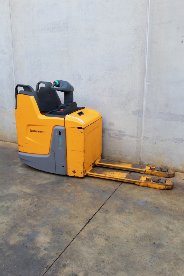 Jungheinrich ERE 225i LI-ION - Transpalette: photos 4 Jungheinrich ERE 225i LI-ION - Transpalette: photos 4