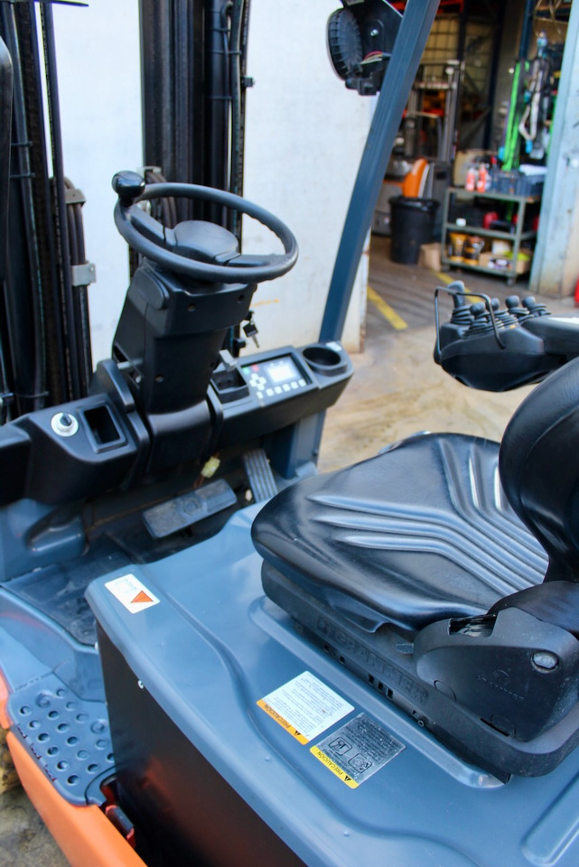 Chariot élévateur électrique Toyota 8FBE16T: photos 7