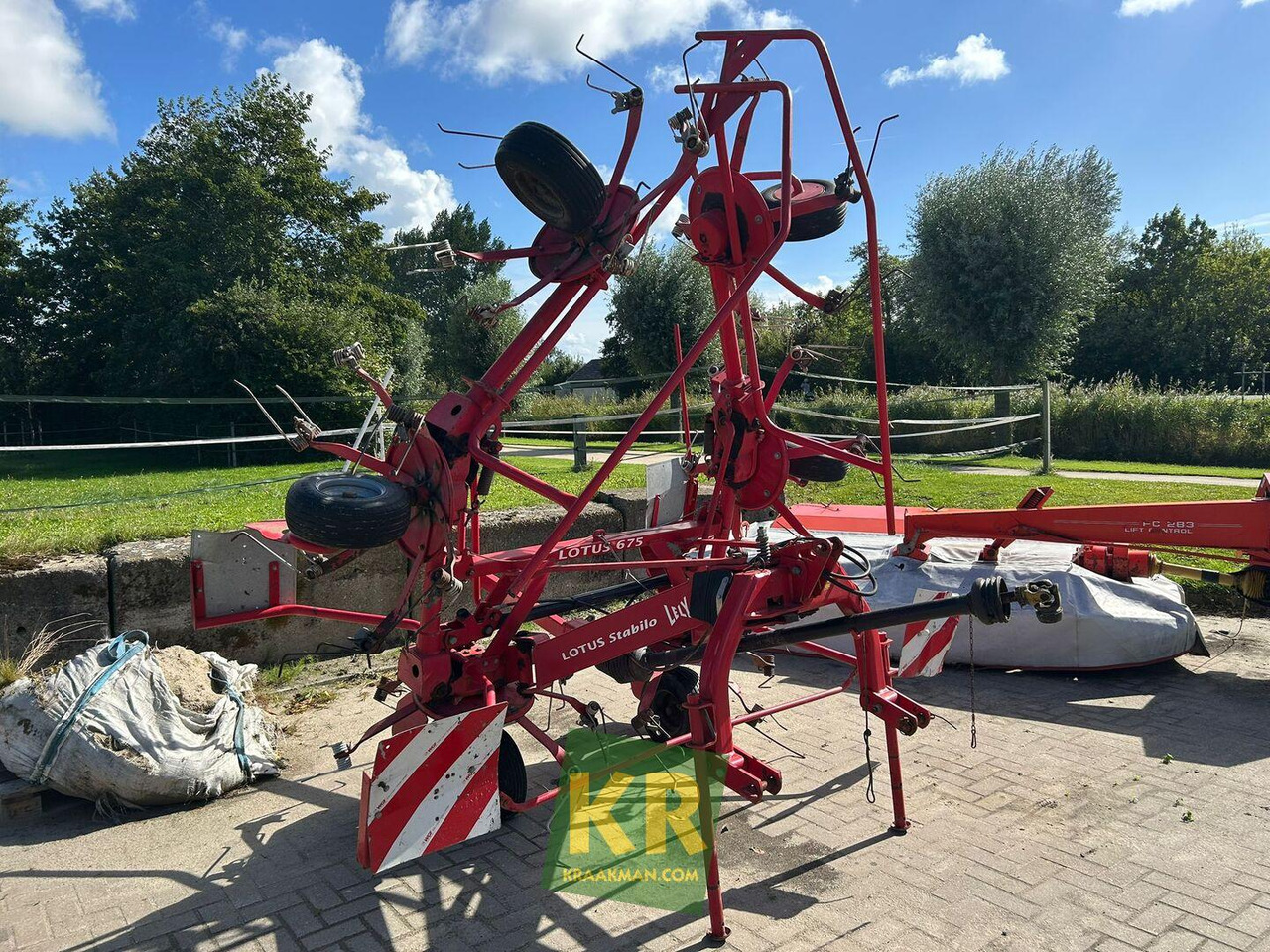 Lely Lotus 675 schudder - Faneuse: photos 5 Lely Lotus 675 schudder - Faneuse: photos 5