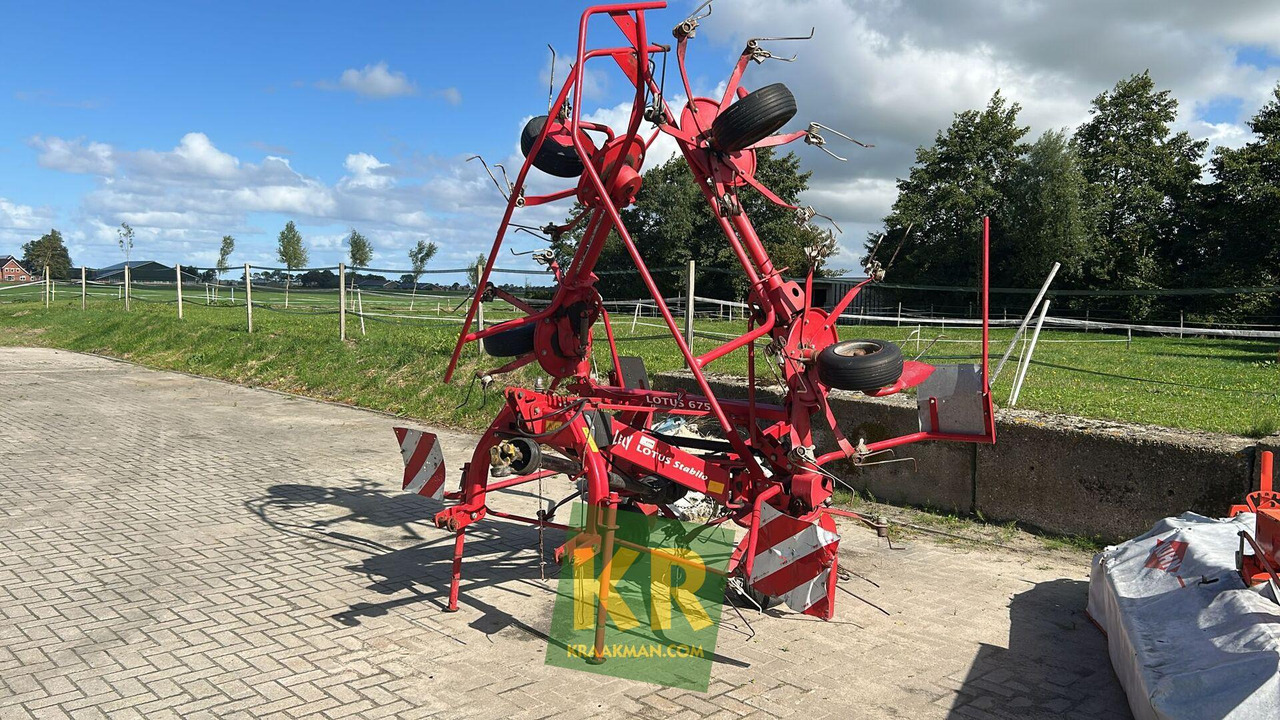 Lely Lotus 675 schudder - Faneuse: photos 3 Lely Lotus 675 schudder - Faneuse: photos 3