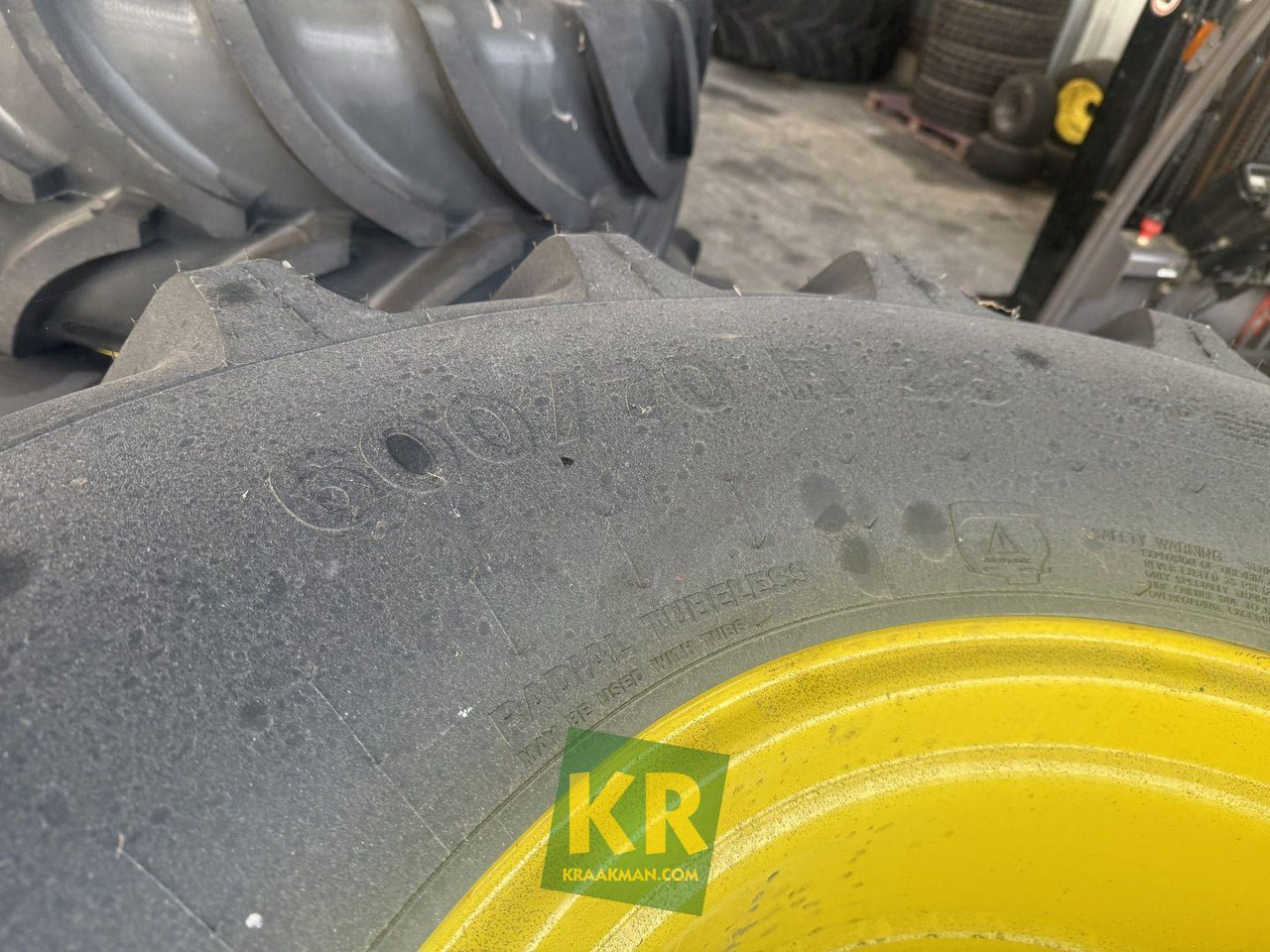 Vredestein 710/70R42 en 600/70R28 wielen - Roue complète pour Machine agricole: photos 4 Vredestein 710/70R42 en 600/70R28 wielen - Roue complète pour Machine agricole: photos 4