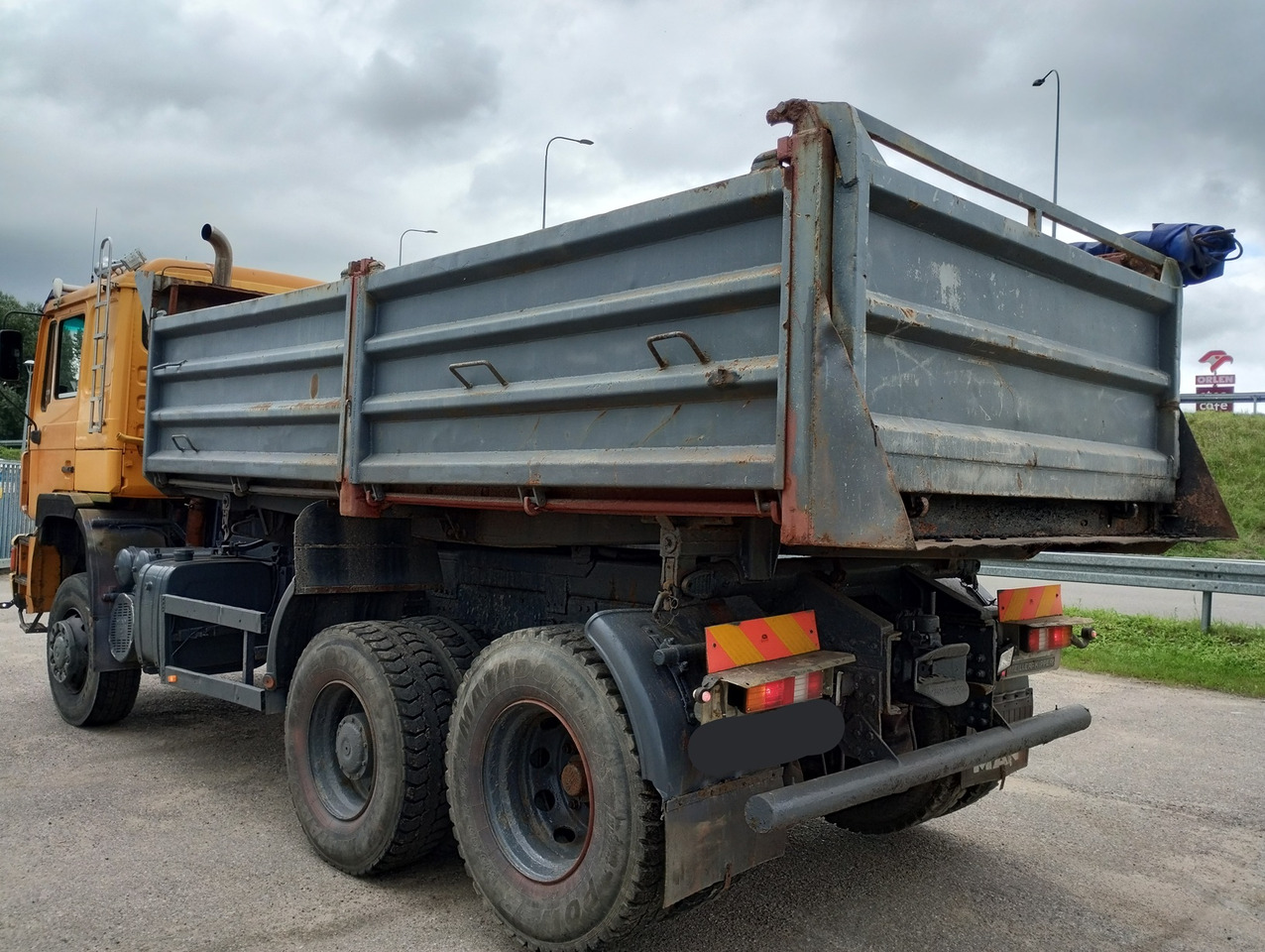 MAN F90 19-372 6X4 - 4 - Camion benne: photos 3 MAN F90 19-372 6X4 - 4 - Camion benne: photos 3