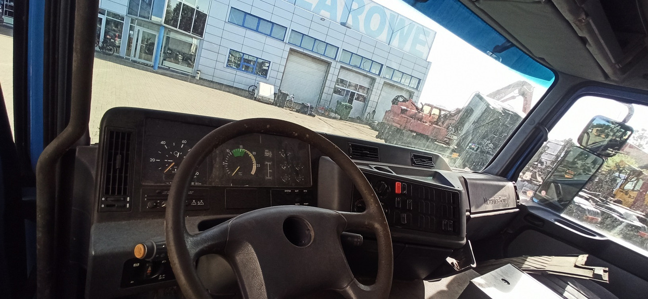MERCEDES-BENZ Actros MP1 1831 1835 1840 1843 Low tunnel - Cabine pour Camion: photos 5 MERCEDES-BENZ Actros MP1 1831 1835 1840 1843 Low tunnel - Cabine pour Camion: photos 5