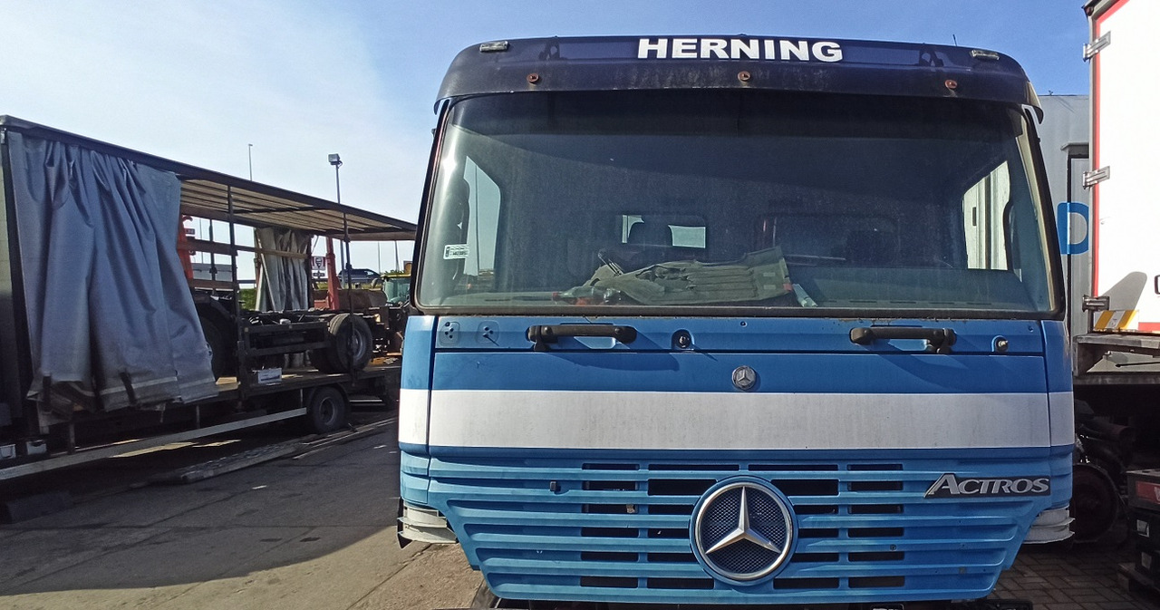 MERCEDES-BENZ Actros MP1 1831 1835 1840 1843 - Cabine pour Camion: photos 1 MERCEDES-BENZ Actros MP1 1831 1835 1840 1843 - Cabine pour Camion: photos 1